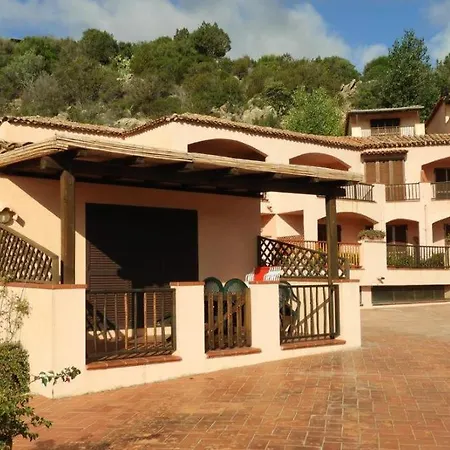 - Vista Mare Da 4 A 6 Posti Letto * Porto Cervo